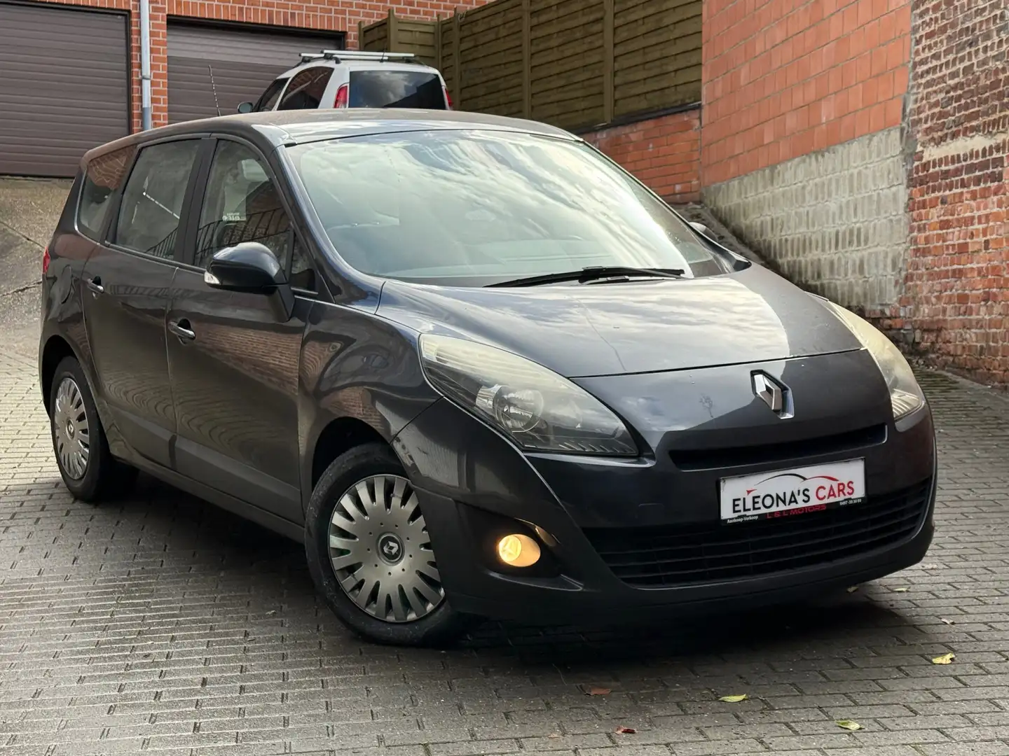 Renault Grand Scenic Grand Scénic 1.5 dCi 7 places Grijs - 2