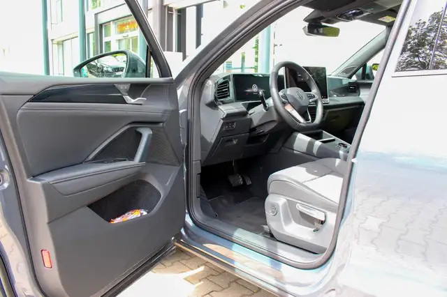 Volkswagen Tiguan view 9