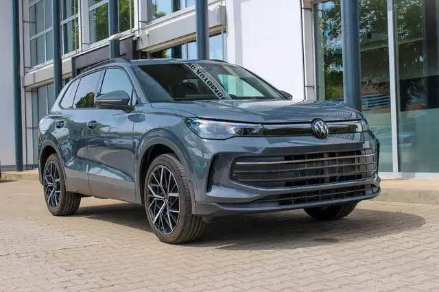 Volkswagen Tiguan view 3