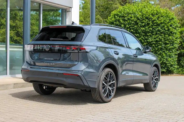 Volkswagen Tiguan view 5