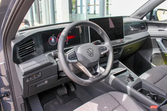 Volkswagen Tiguan view 12