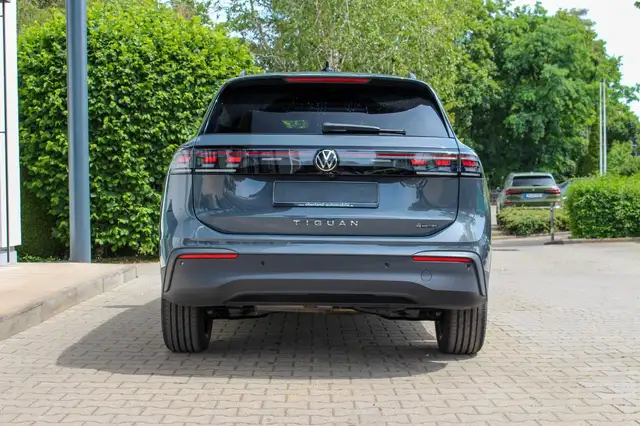 Volkswagen Tiguan view 6