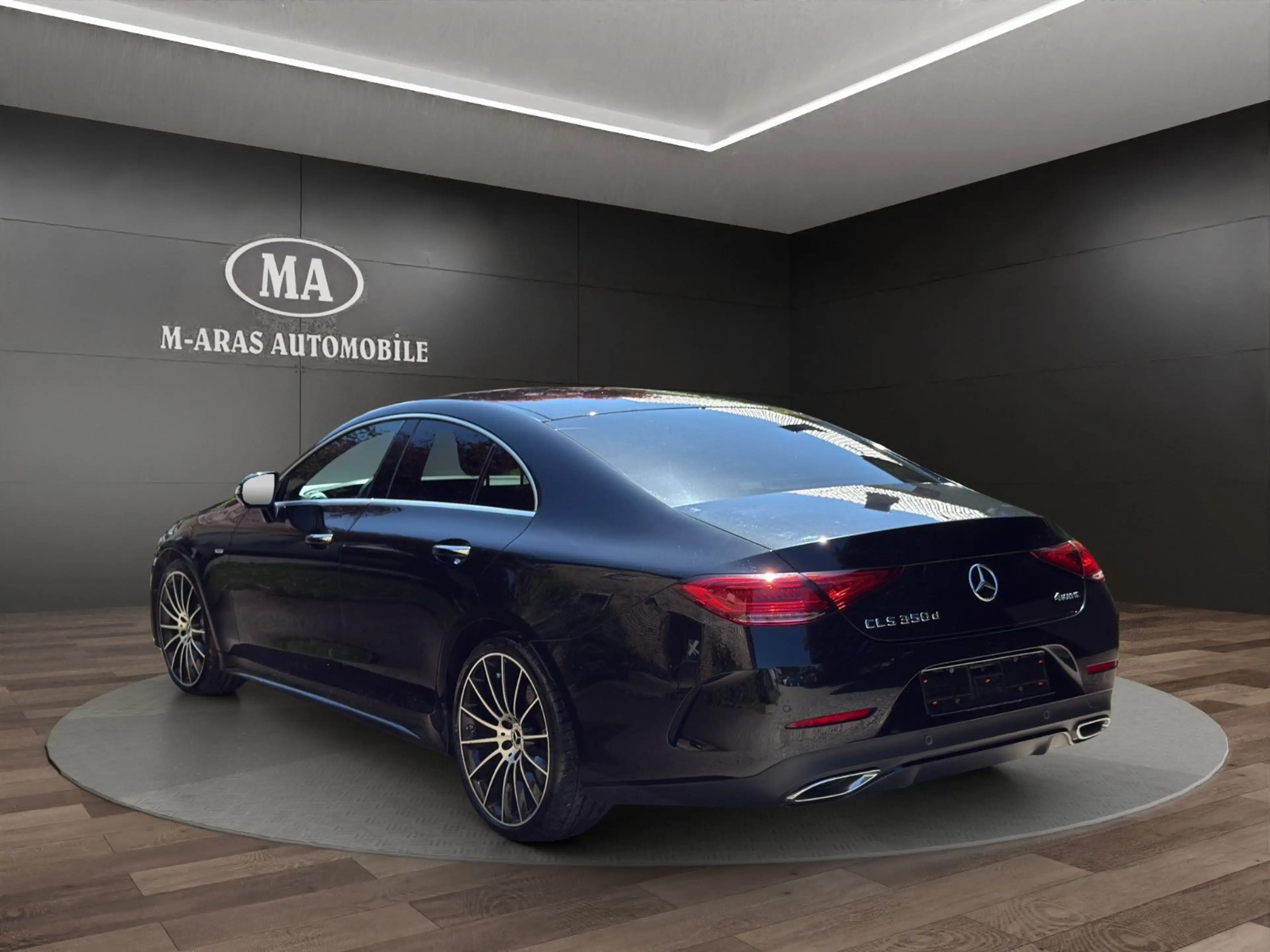 Mercedes-Benz CLS 350 d 4Matic Edition1 AMG Glasdach Head-up — photo 4
