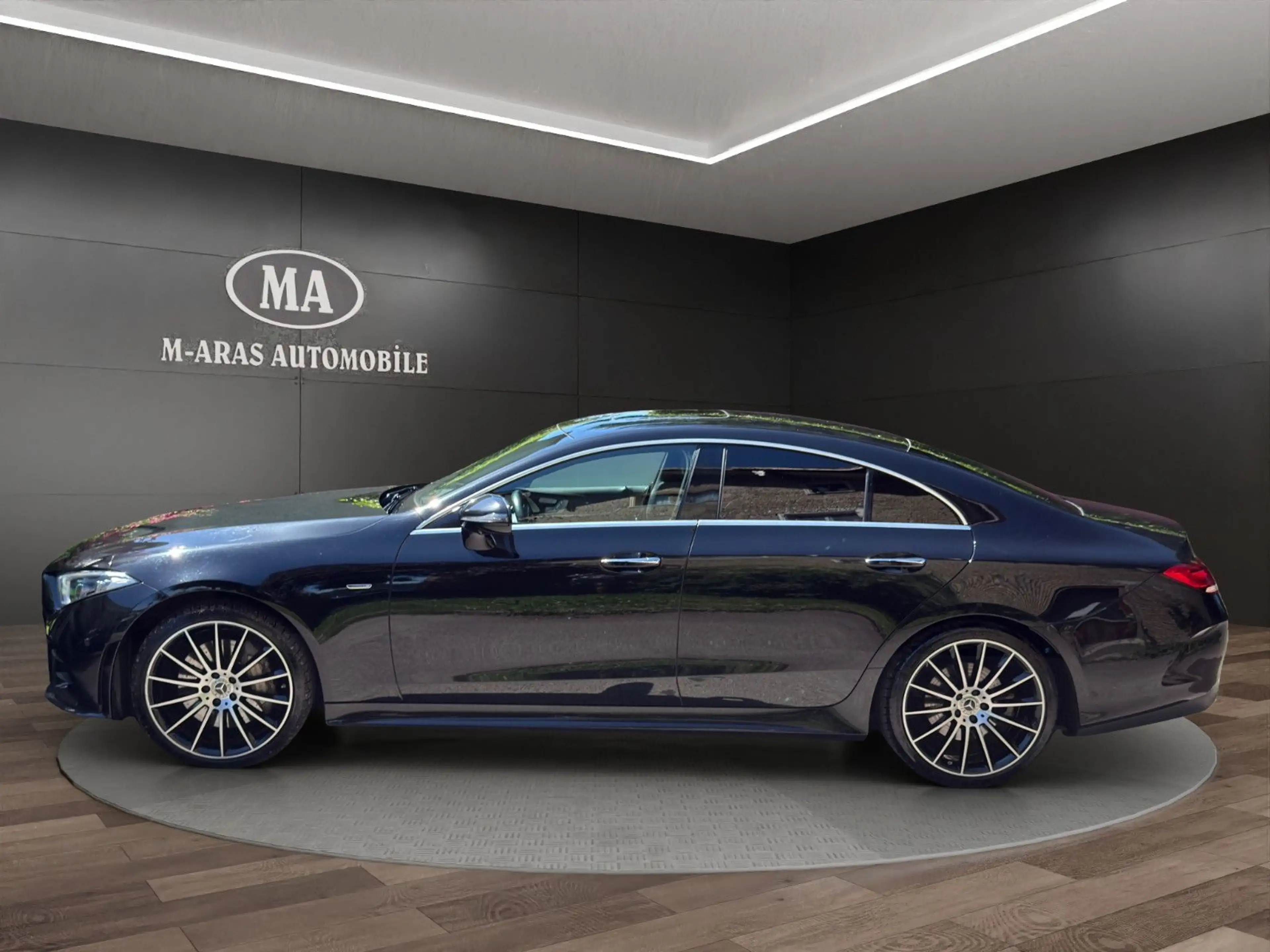 Mercedes-Benz CLS 350 d 4Matic Edition1 AMG Glasdach Head-up — photo 3