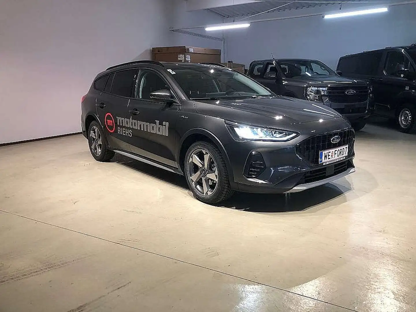 Ford Focus Turnier 1,5 EcoBlue Active Aut. Grau - 2