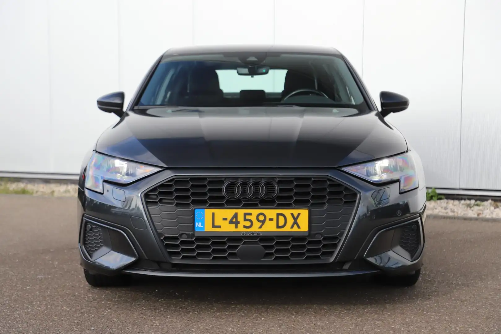 Audi A3 Limousine 30 TFSI Pro Line Automaat Navigatie Carp Grijs - 2