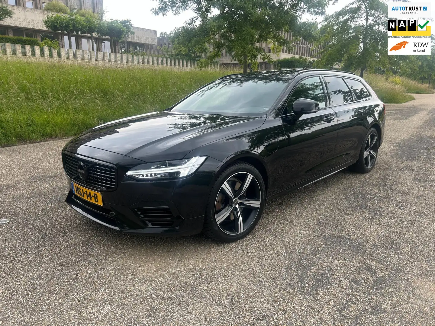 Volvo V90 2.0 T8 AWD R-Design Pano Vol! Black - 1