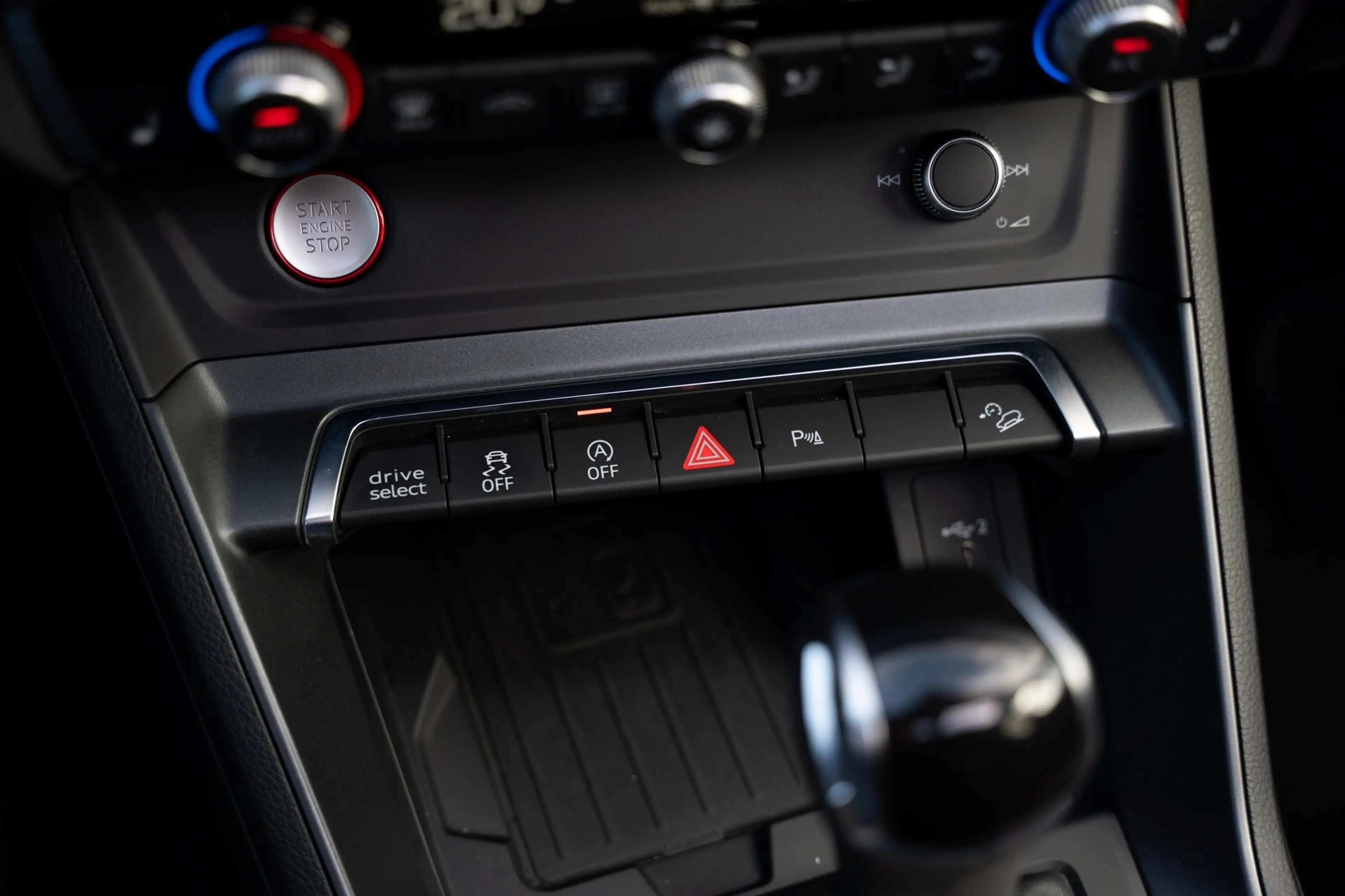 Audi RS Q3 RS Q3 2.5 TFSI QUATTRO/PANO/KERAMISCH/B&O — photo 23