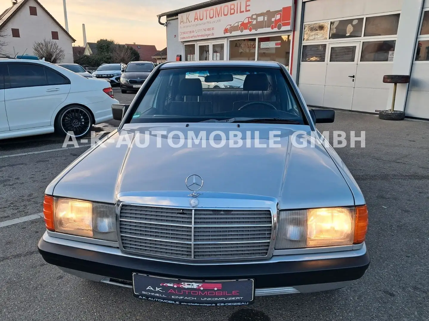 Mercedes-Benz 190 E 2.0 Lim. AUTOMATIK*H-KENNZEICHEN* Grau - 2
