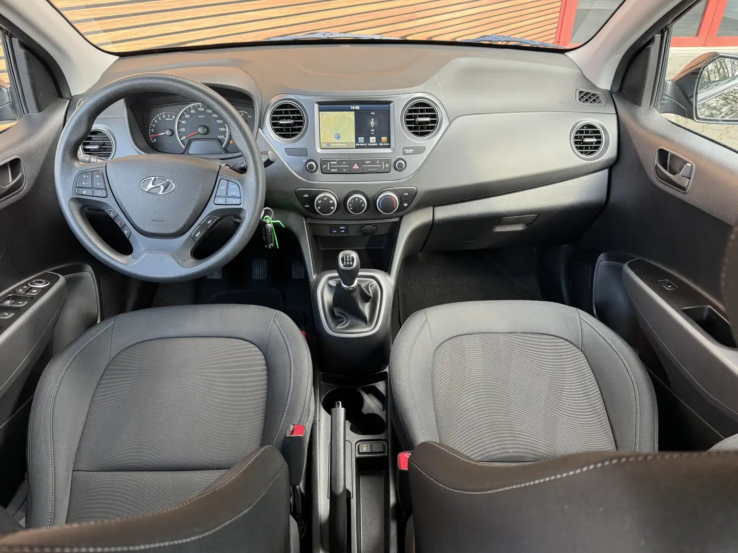 Hyundai i10 1.0i Comfort Navi / Carplay / Airco / Cruise / Mis Zwart - 2