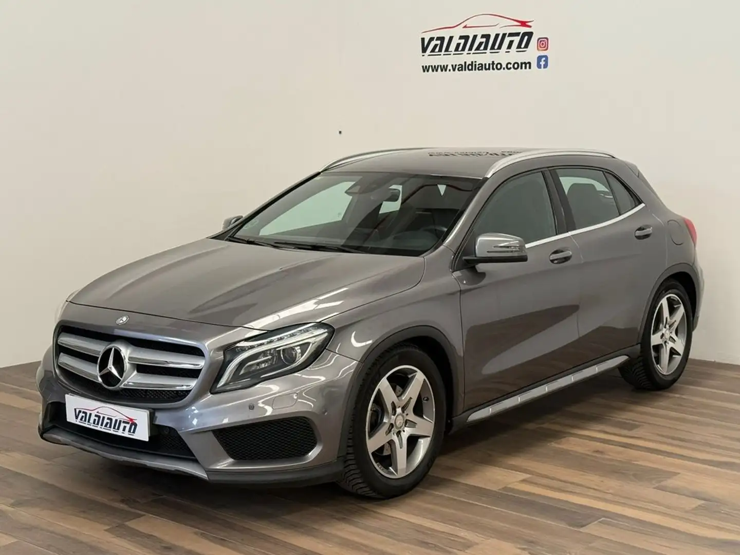 Mercedes-Benz GLA 220 220d AMG Line 7G-DCT Gris - 1