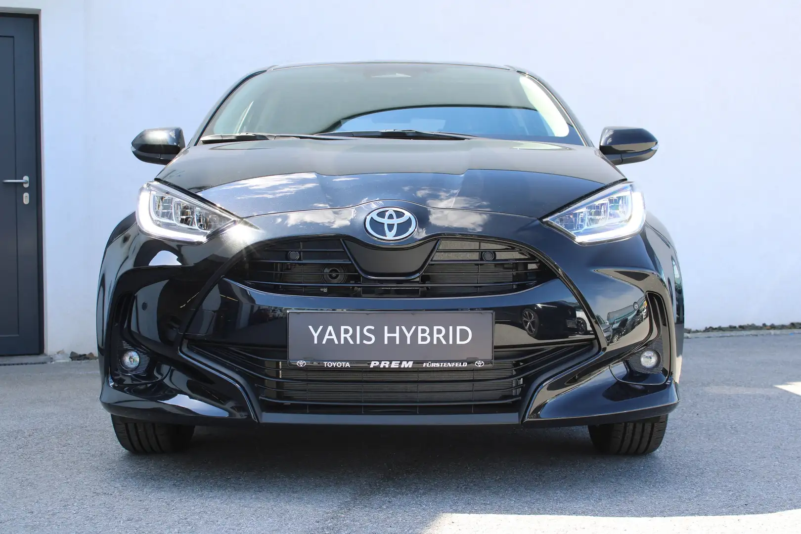 Toyota Yaris 1.5 Hybrid Active Drive Aut. mit Safety Paket Schwarz - 1