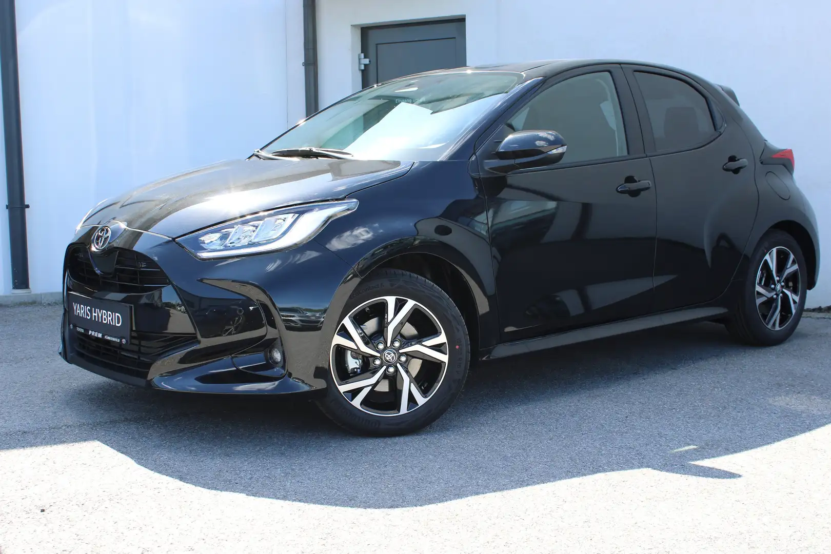 Toyota Yaris 1.5 Hybrid Active Drive Aut. mit Safety Paket Schwarz - 2