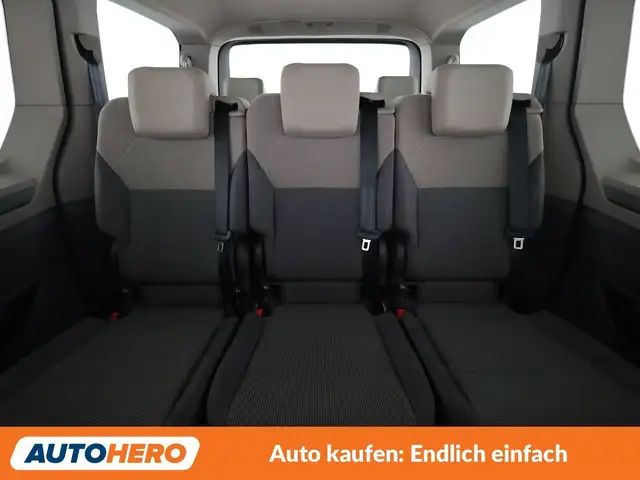 Volkswagen Multivan view 15