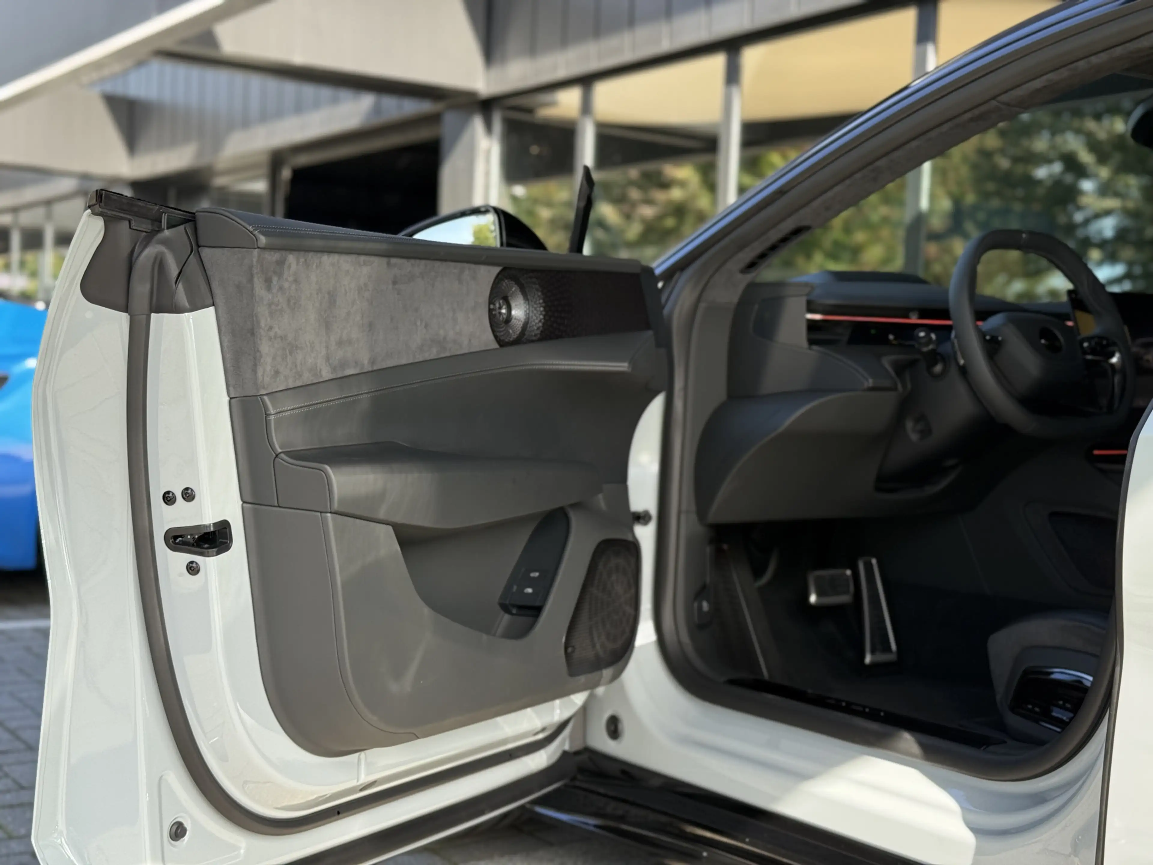Lotus Emeya 600 Sport SE 4WD — photo 9