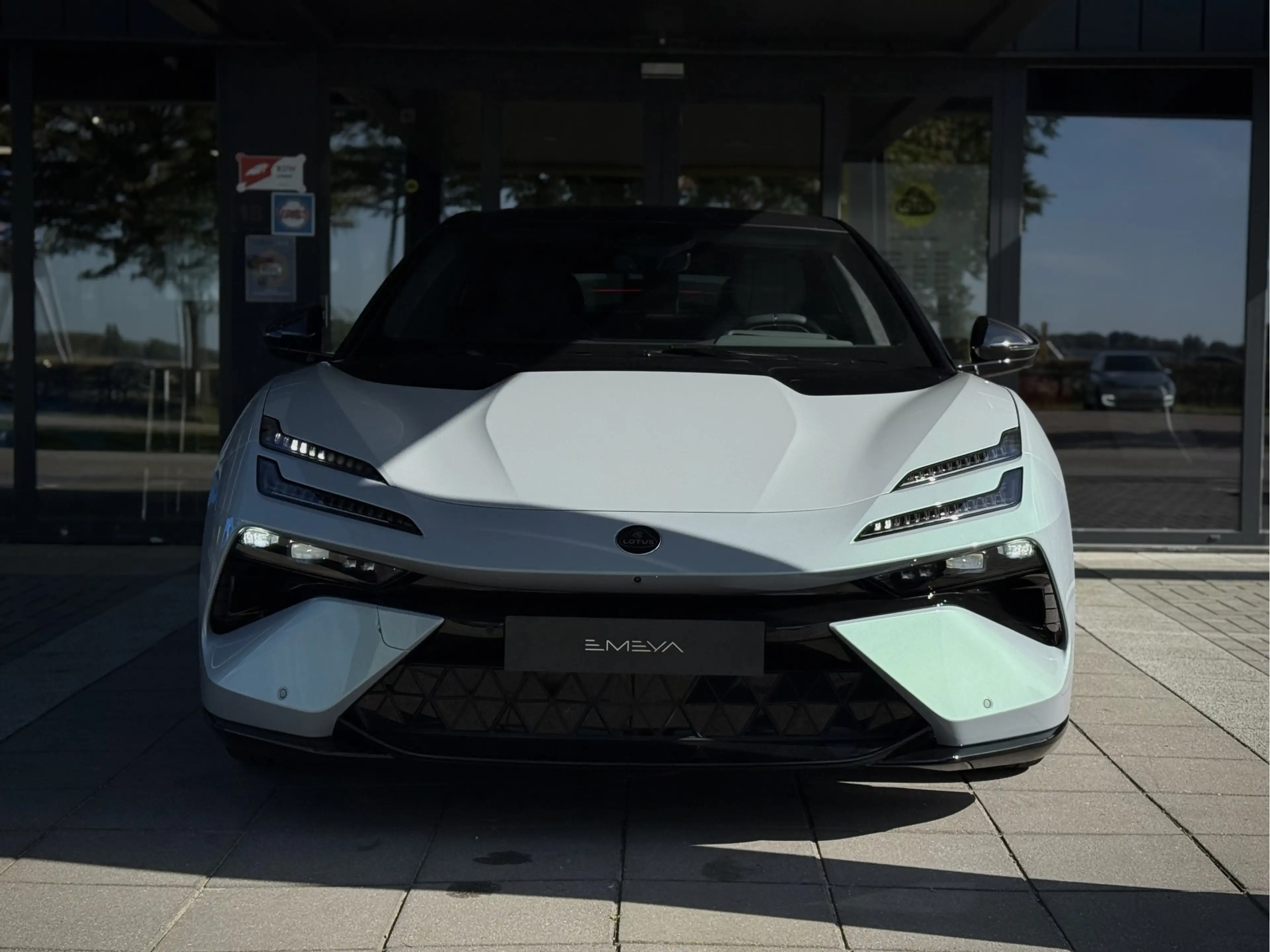 Lotus Emeya 600 Sport SE 4WD — photo 2
