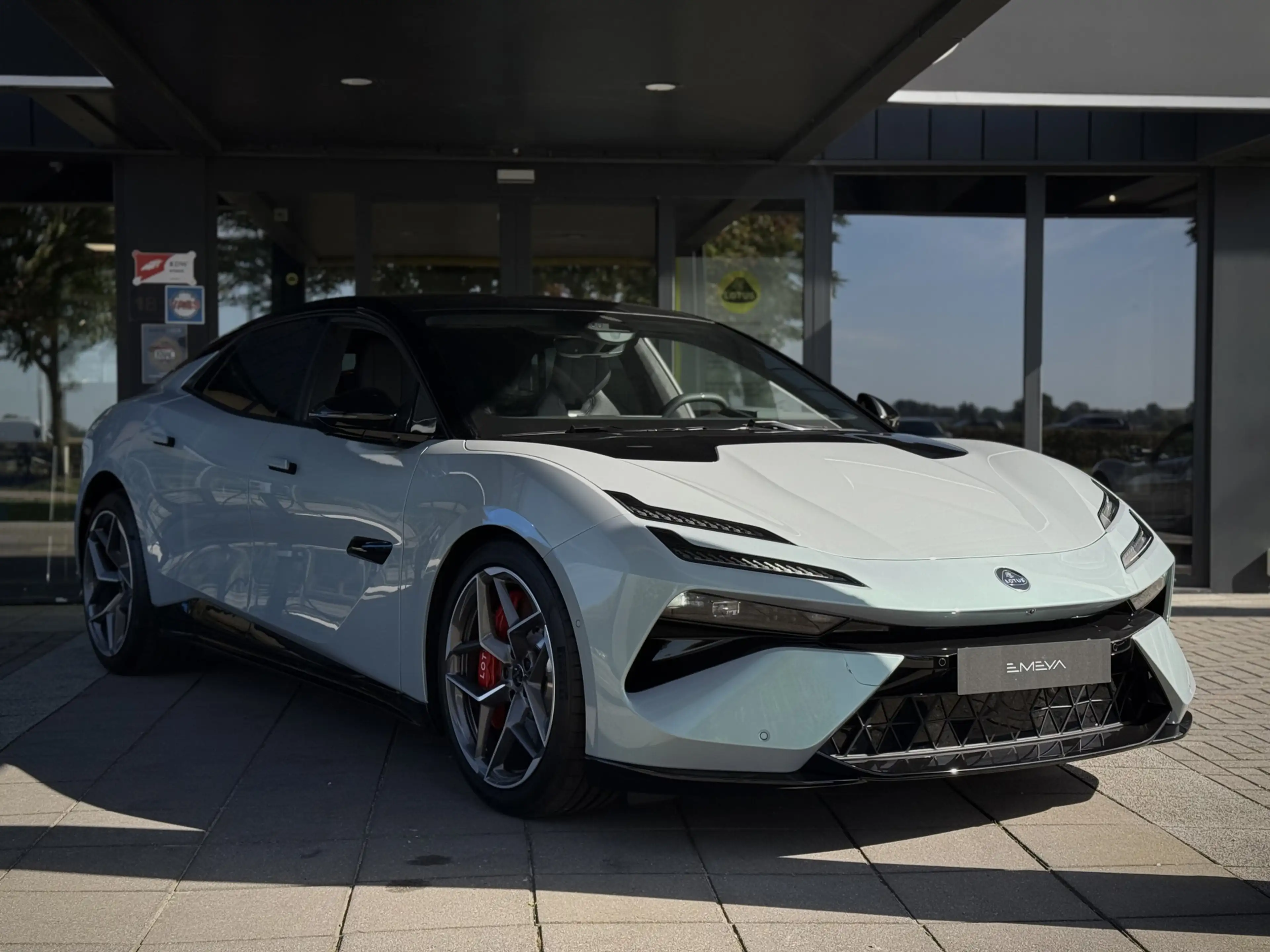 Lotus Emeya 600 Sport SE 4WD — photo 3