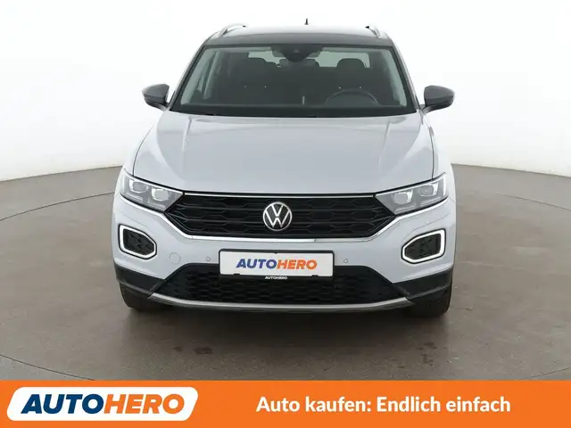 Volkswagen T-Roc view 9
