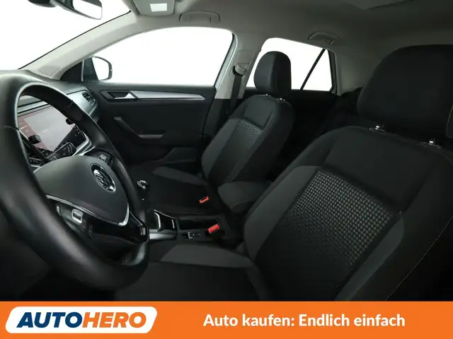 Volkswagen T-Roc view 10