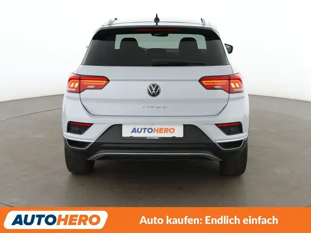 Volkswagen T-Roc view 5