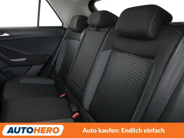 Volkswagen T-Roc view 14