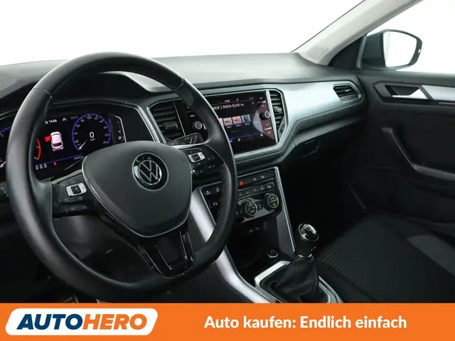 Volkswagen T-Roc view 11