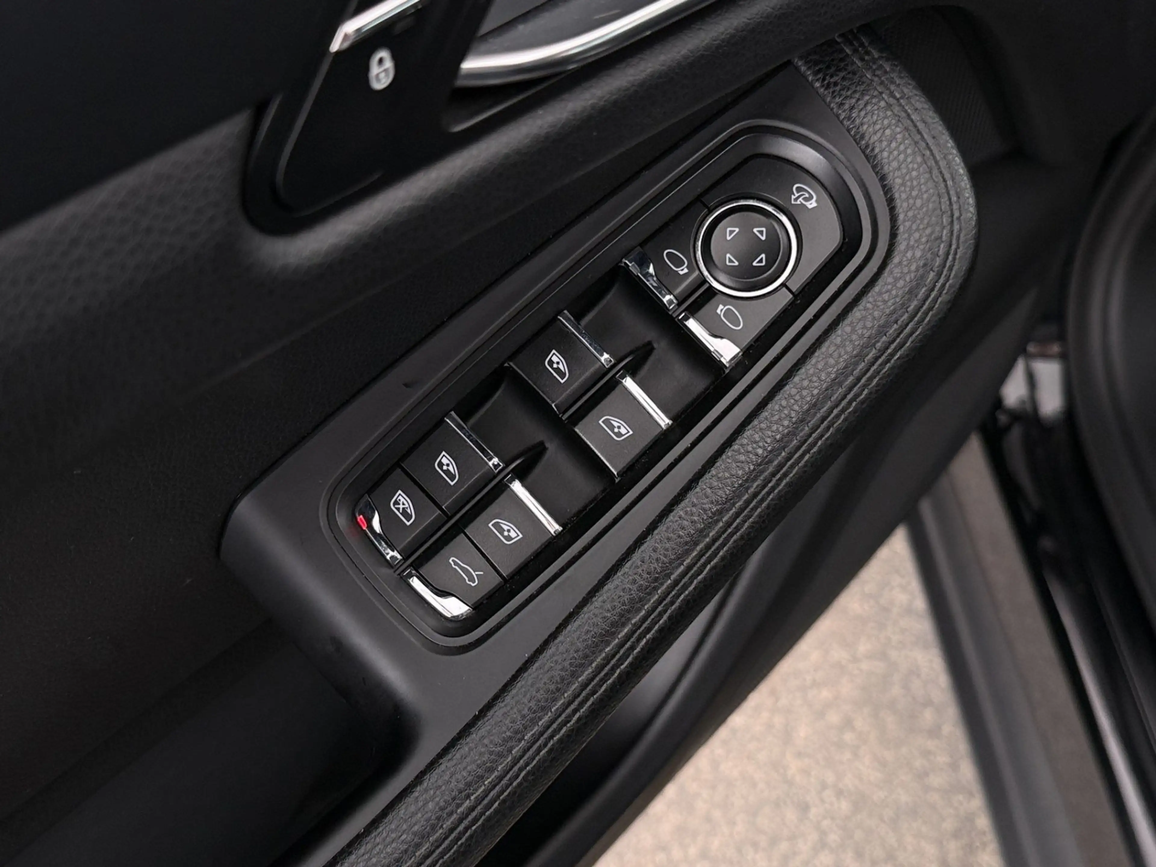 Porsche Macan 2.0 PDK AWD Aut XENON LEDER SITZHZG R-CAM — photo 26