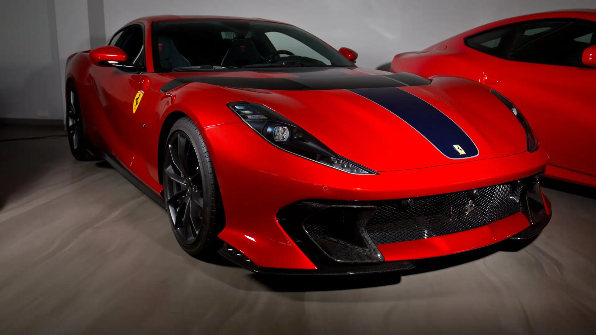 Ferrari 812 Competizione *** Tailor Made 1 of 999 *** Rood - 1