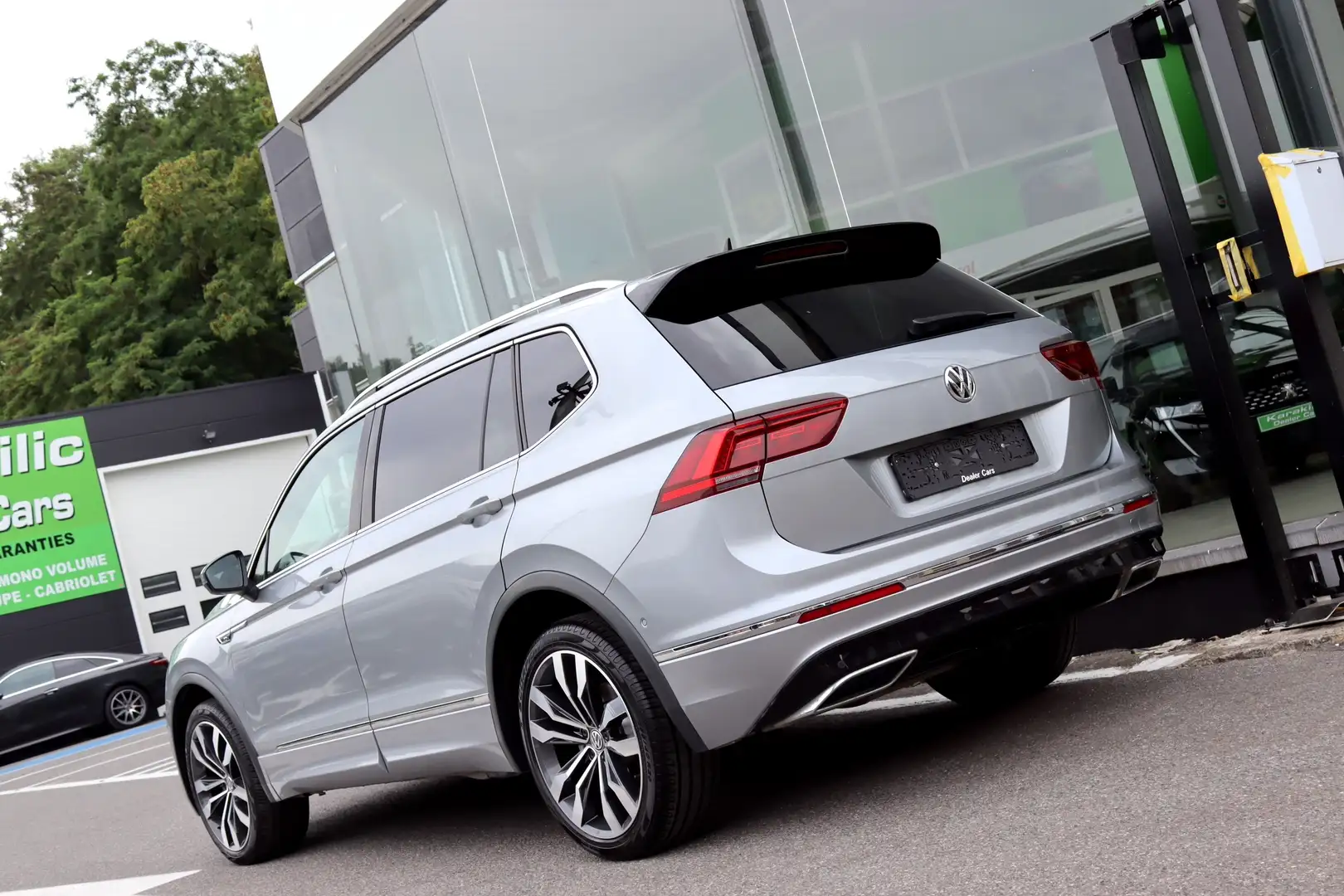 Volkswagen Tiguan Allspace R-LINE 2.0TDi 150CV DSG 7PLACES TOIT PANO FULL Grijs - 2