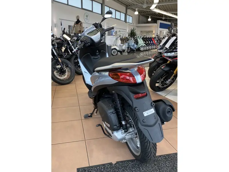 Piaggio Medley 125 - foto 3