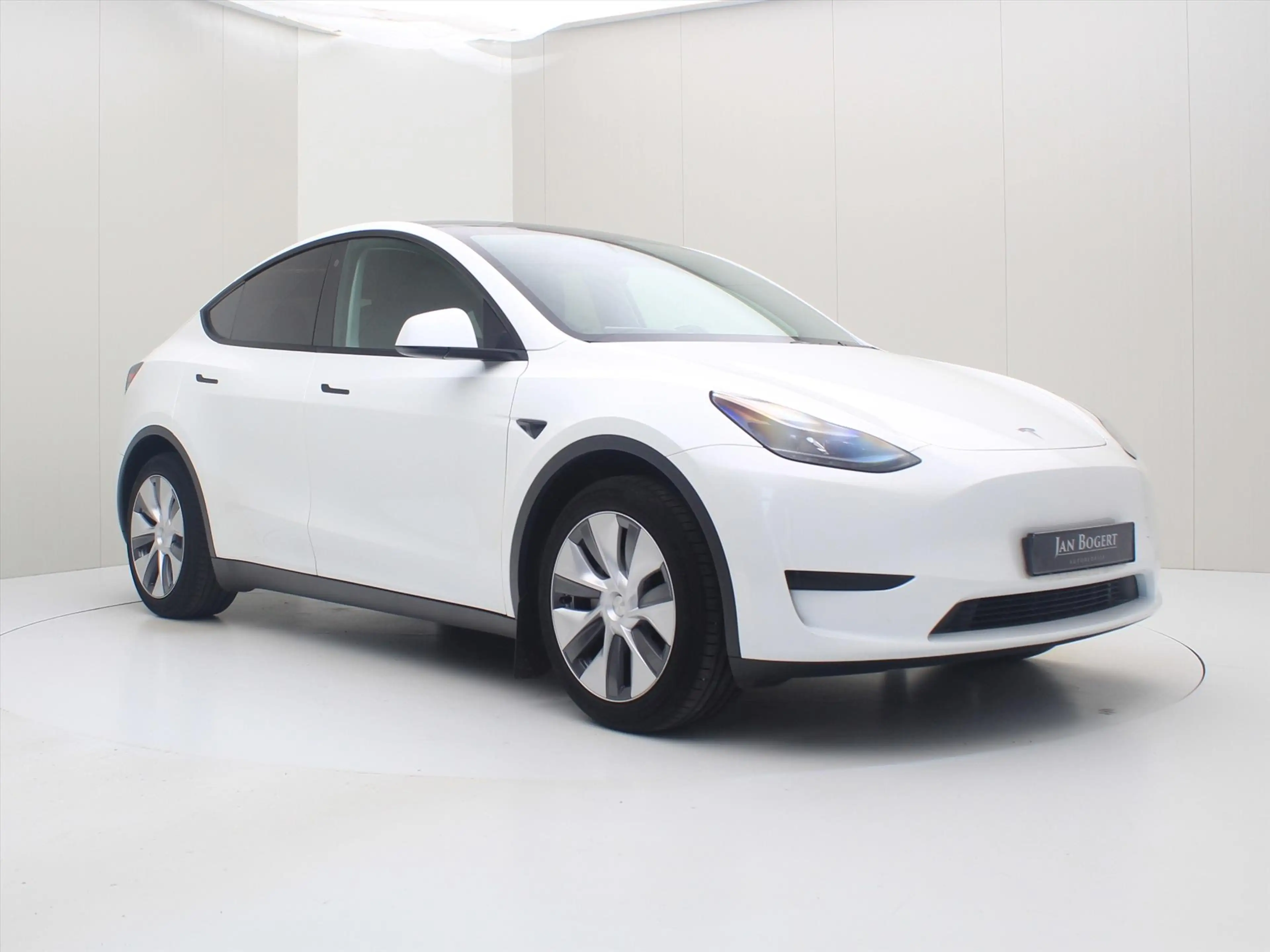 Tesla Model Y Standard RWD Plus [ AMD RYZEN+AUTOPILOT+19 INCH+PR — photo 4