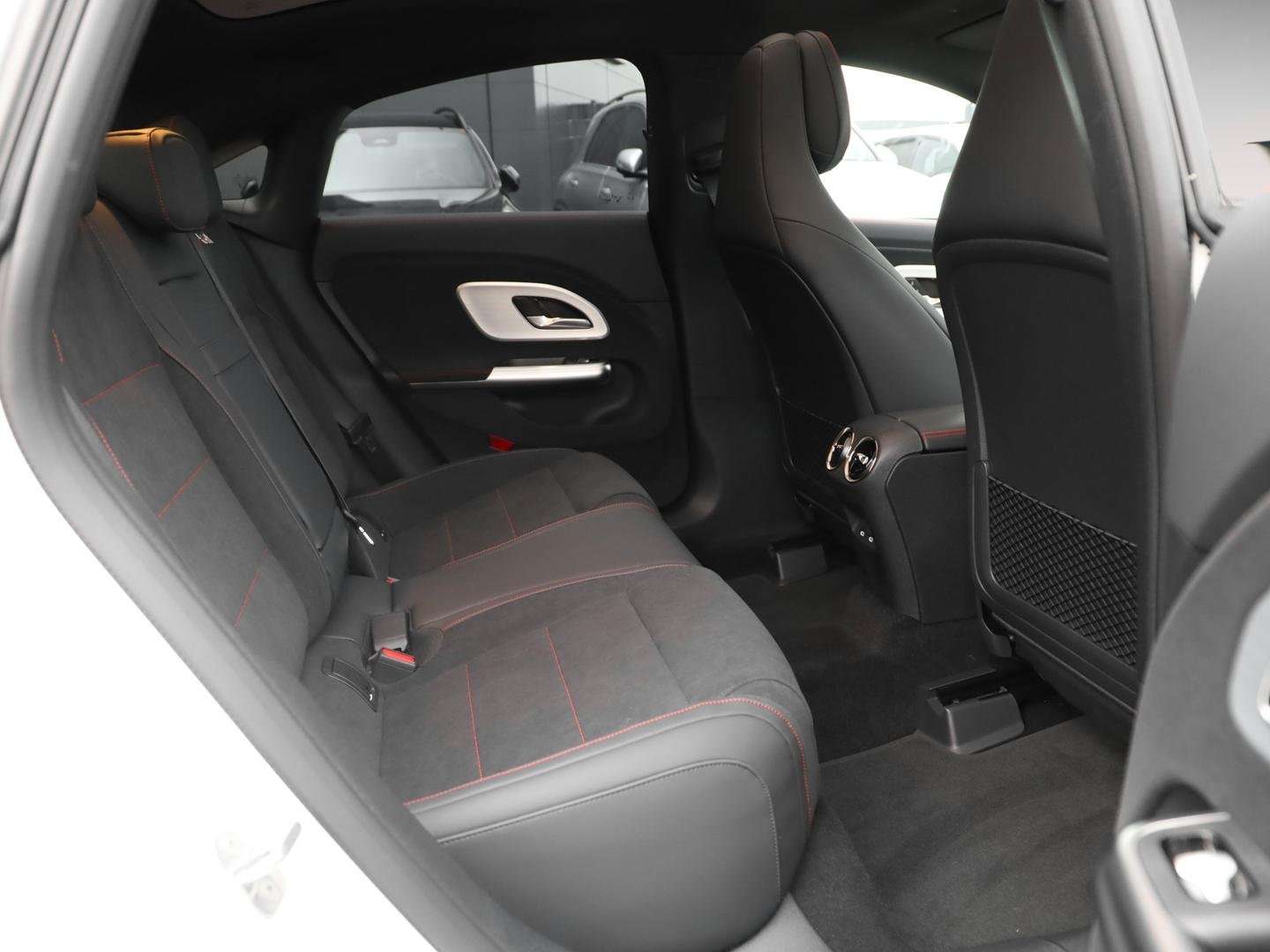 Mercedes CLA 200 AMG Line -  - Joinsteer - #4