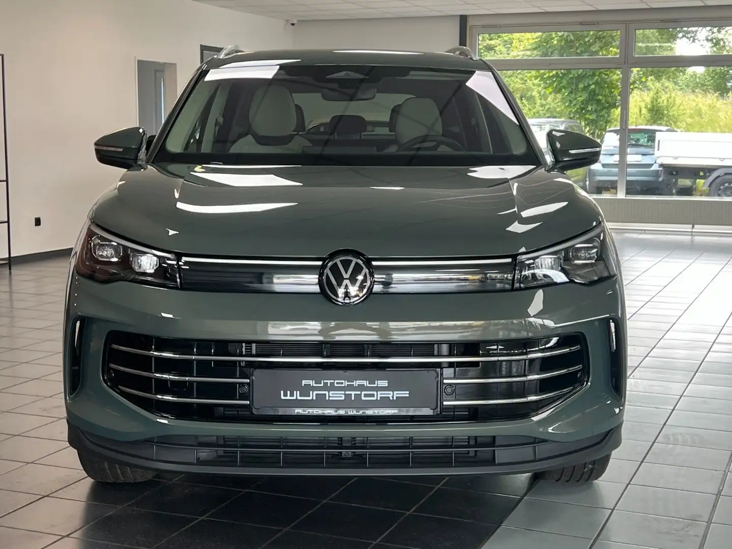 Volkswagen Tiguan 1.5 eTSI Elegance DSG/AHK/SHZ/CAM/NAVI/ Groen - 2