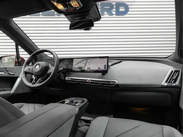 BMW Ix view 4