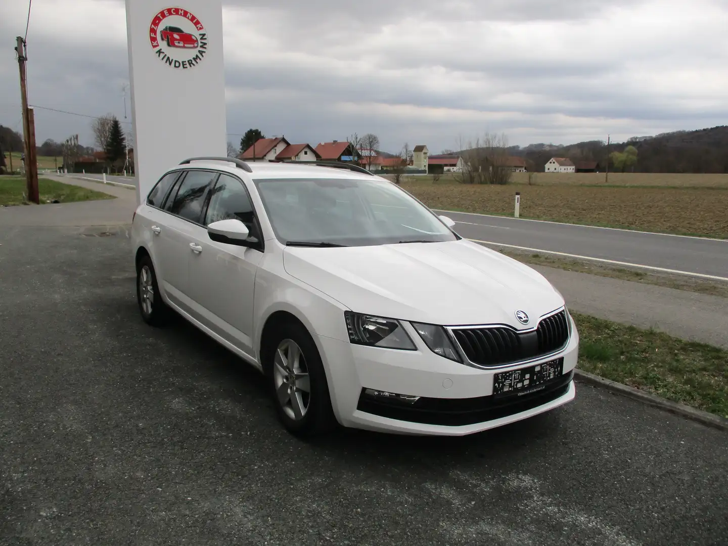 Skoda Octavia Ambition Weiß - 1