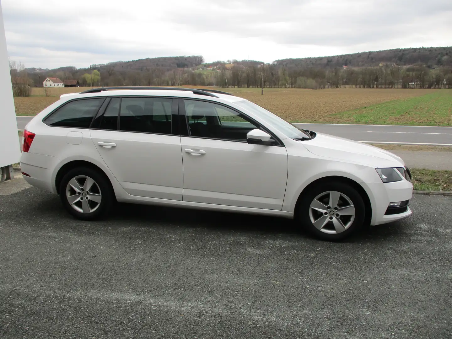 Skoda Octavia Ambition Weiß - 2