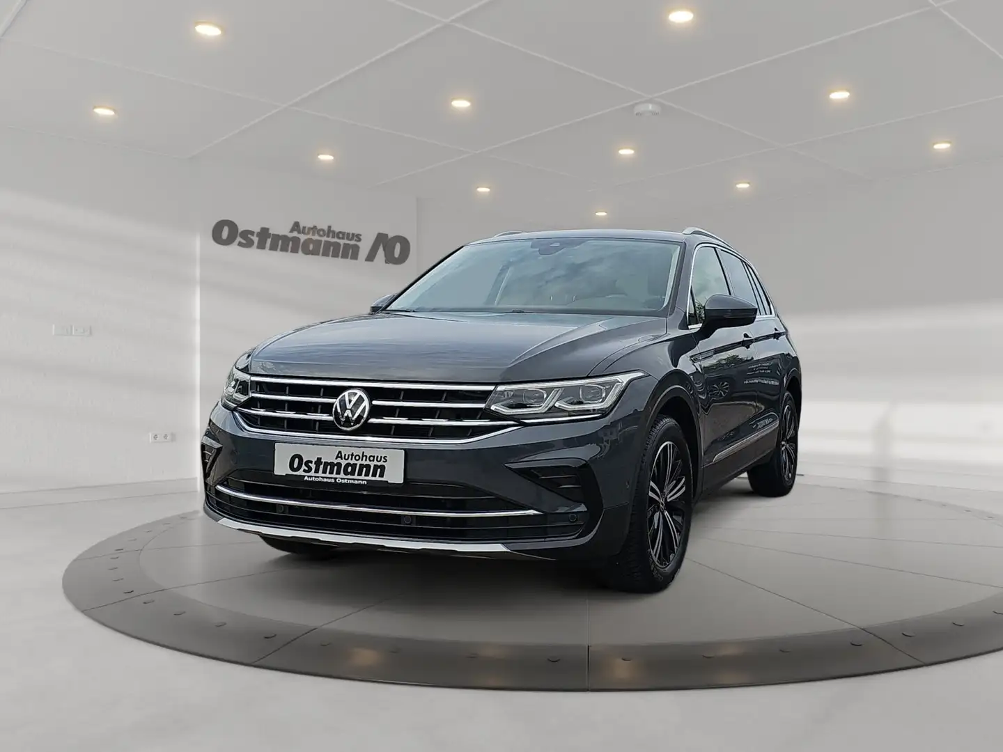 Volkswagen Tiguan 2.0 TDI BMT Elegance MATRIX PLA AHK ACC Grijs - 2