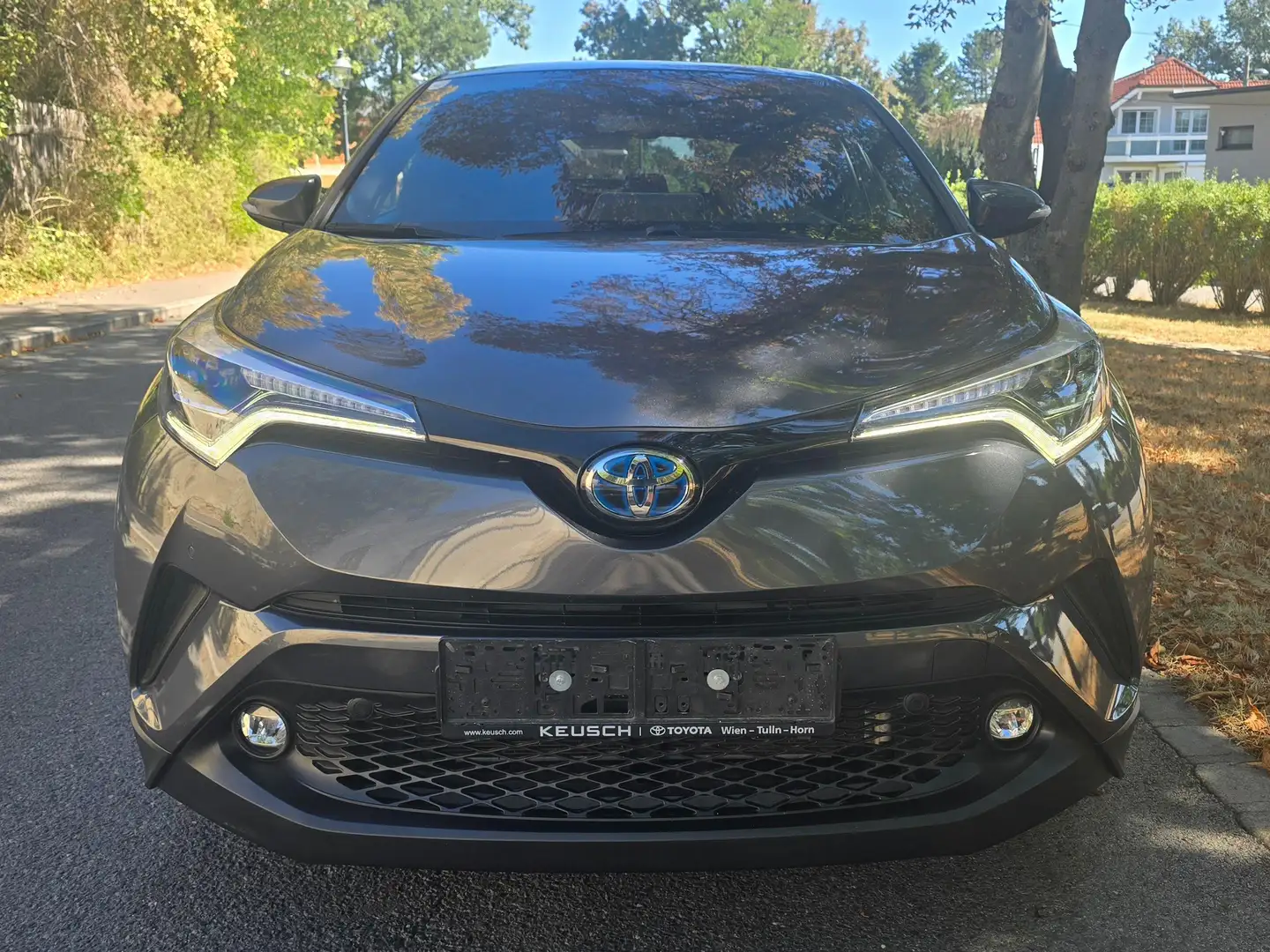 Toyota C-HR 1,8 Hybrid C-HIC 2WD Grau - 2
