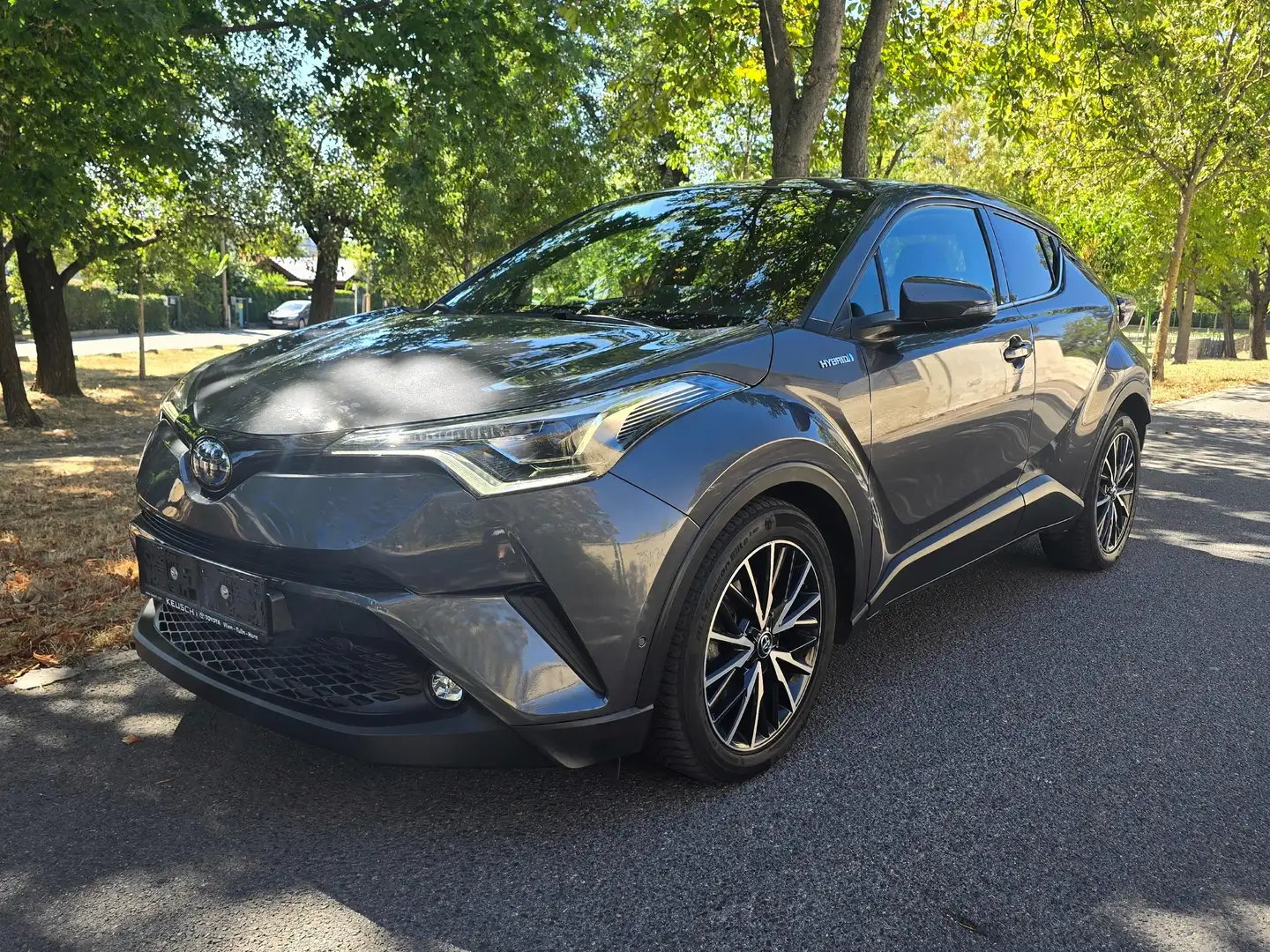 Toyota C-HR 1,8 Hybrid C-HIC 2WD Grau - 1