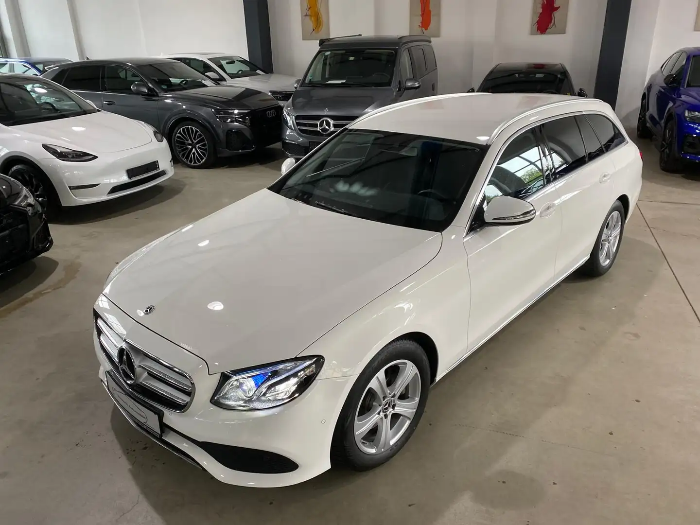 Mercedes-Benz E 220 d T 4M Avantgarde/LED/RFK/NAV/STHZG/ Weiß - 2