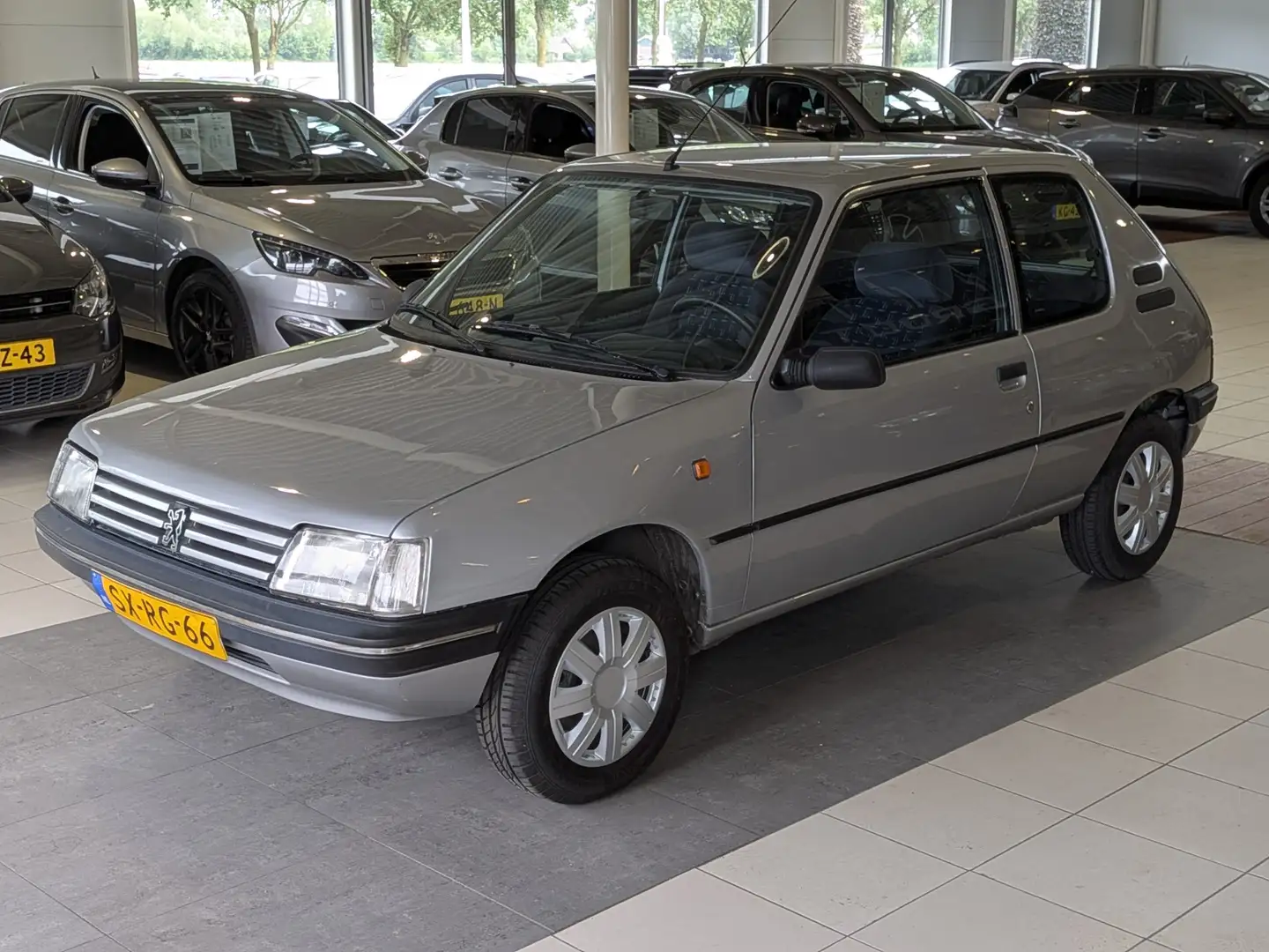 Peugeot 205 1.4 Génération NAP, 1e Eigenaar Grau - 2