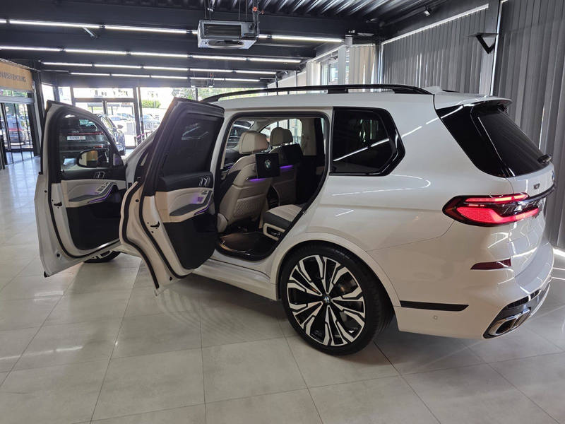 BMW X7 xDrive M60i*INDIVIDUAL*7SITZER*B&W*GARANTIE* — photo 11