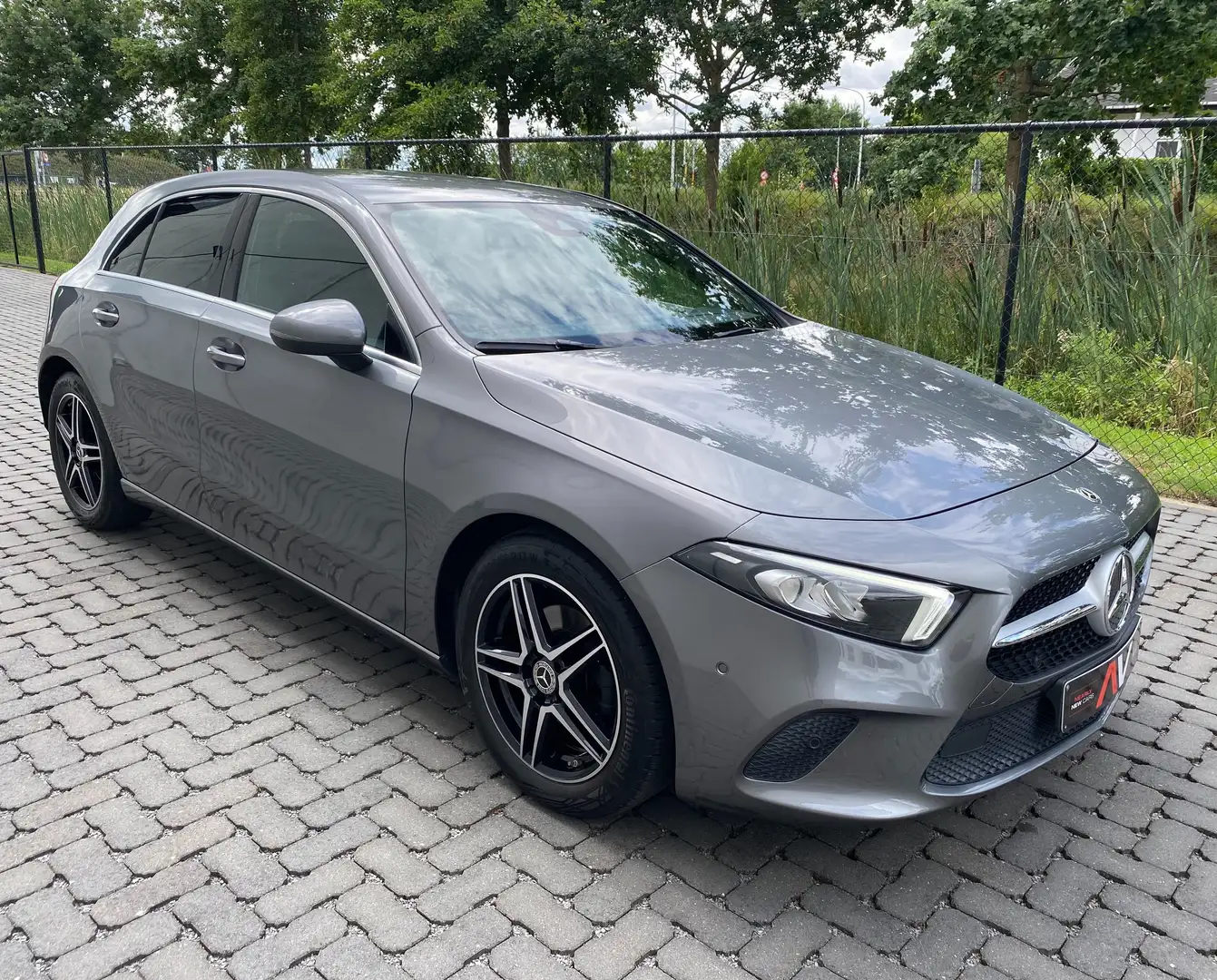 Mercedes-Benz A 180 Sport+ WIDESCREEN-MBUX/HP-LED/CC/PDC/... Gris - 1