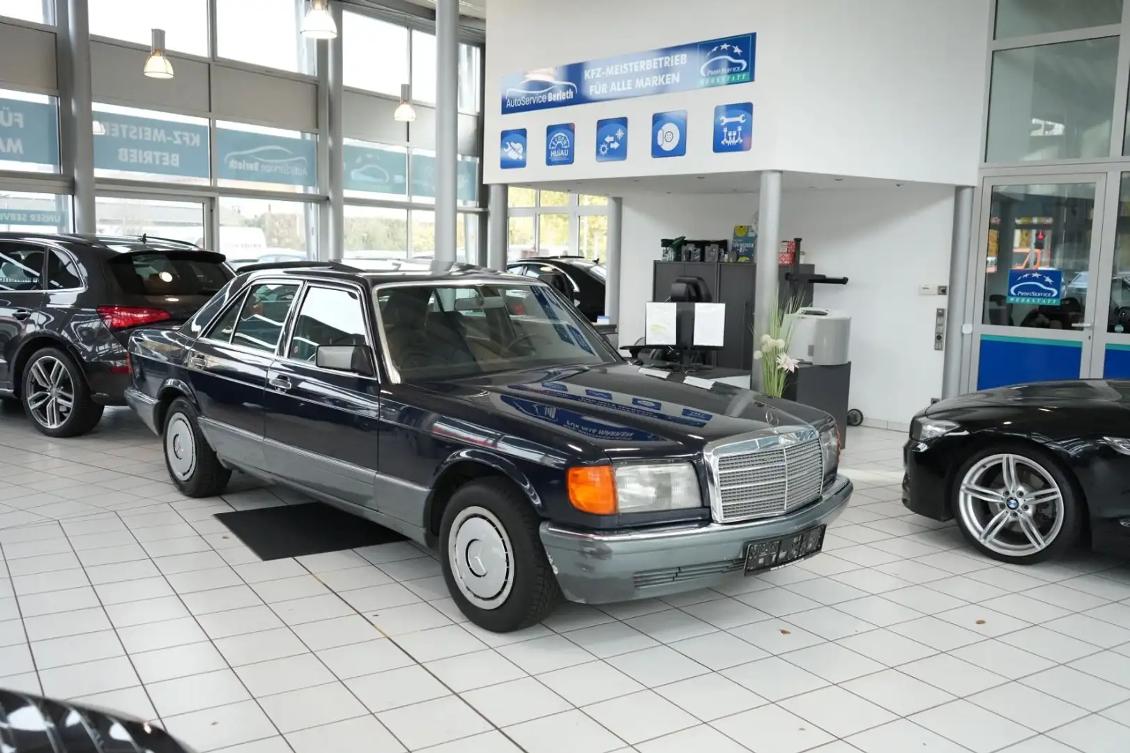 Mercedes-Benz 260 SE W126 Blau - 1