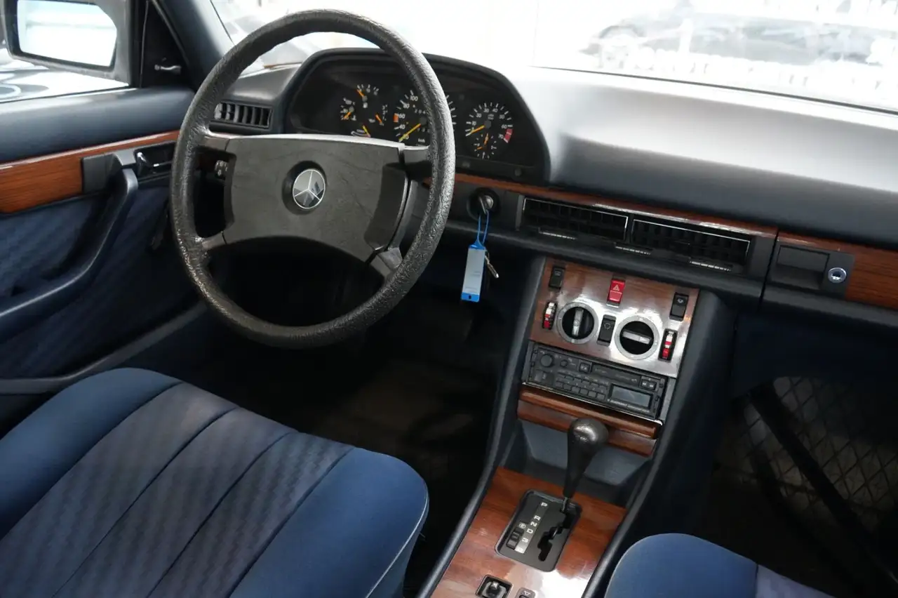 Mercedes-Benz 260 SE W126, foto 5