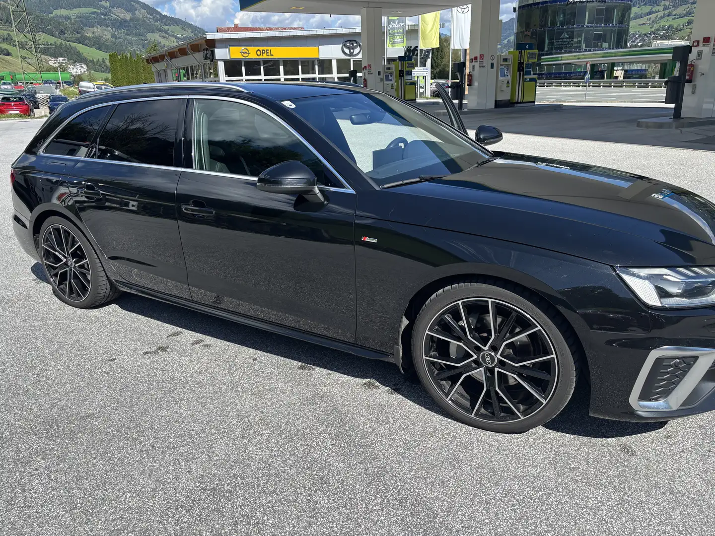 Audi A4 Avant 40 TDI quattro S-line S-tronic - 1