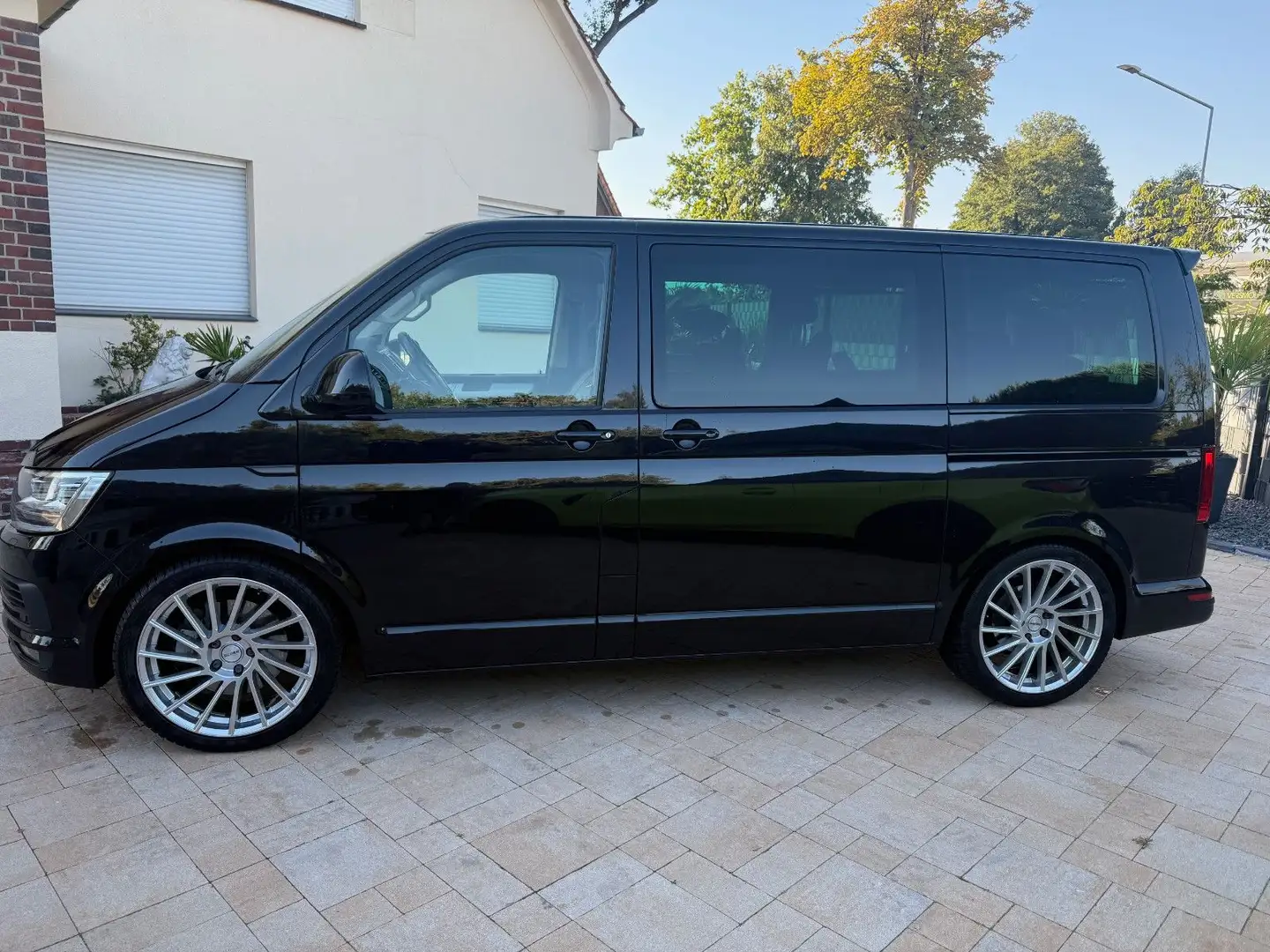 Volkswagen T6 Multivan Highline+Leder+Navi+Standh.+ACC+20" Schwarz - 2