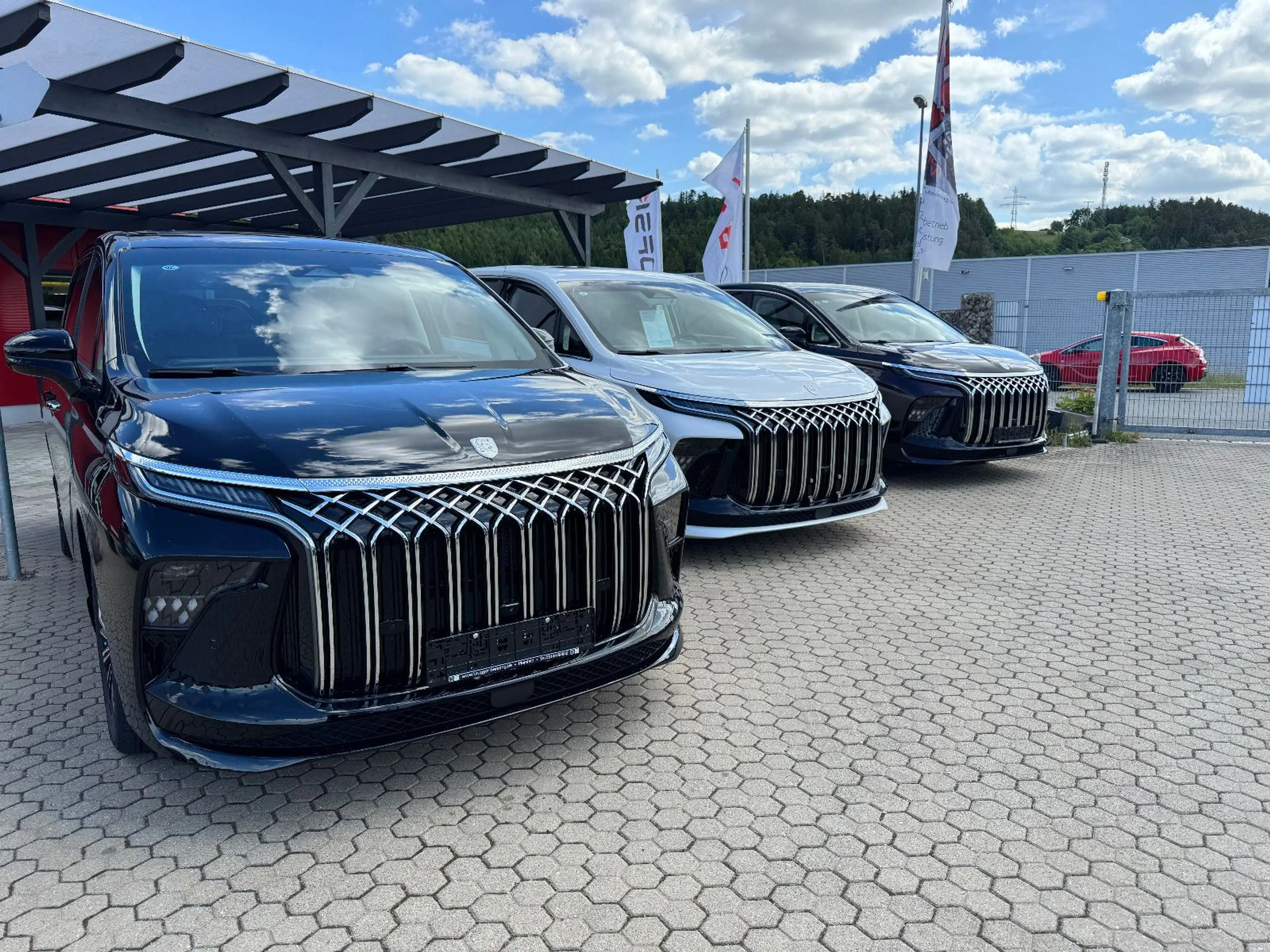 DFM Forthing 9 HEV 7-Sitzer Van inkl Winterräder — photo 2
