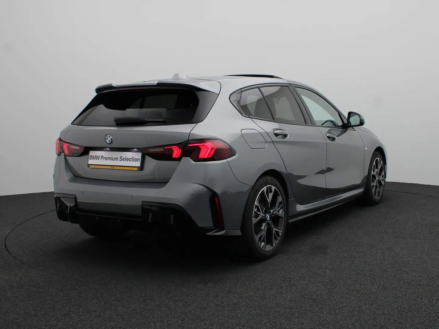 BMW 120 1 Serie M Sportpakket Pro | Premium Pack |  Comfor Grijs - 2