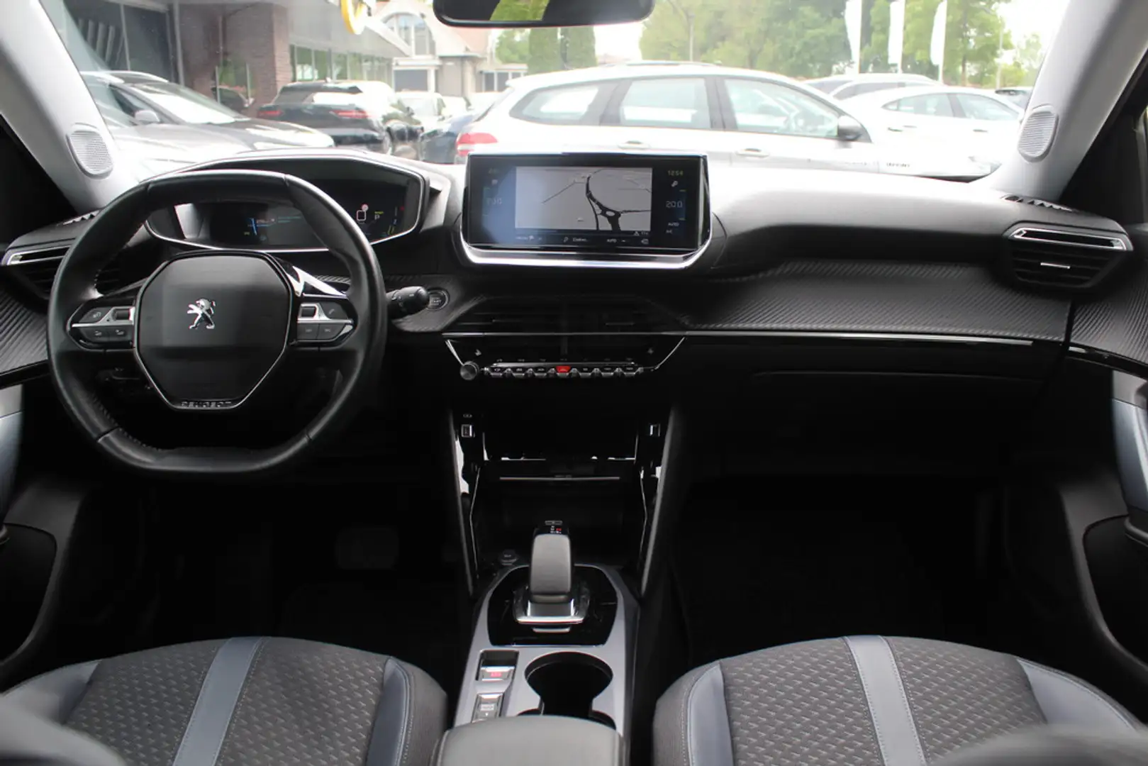Peugeot e-2008 EV Allure 50 kWh / Camera / Half leder / Virtual C Zwart - 2